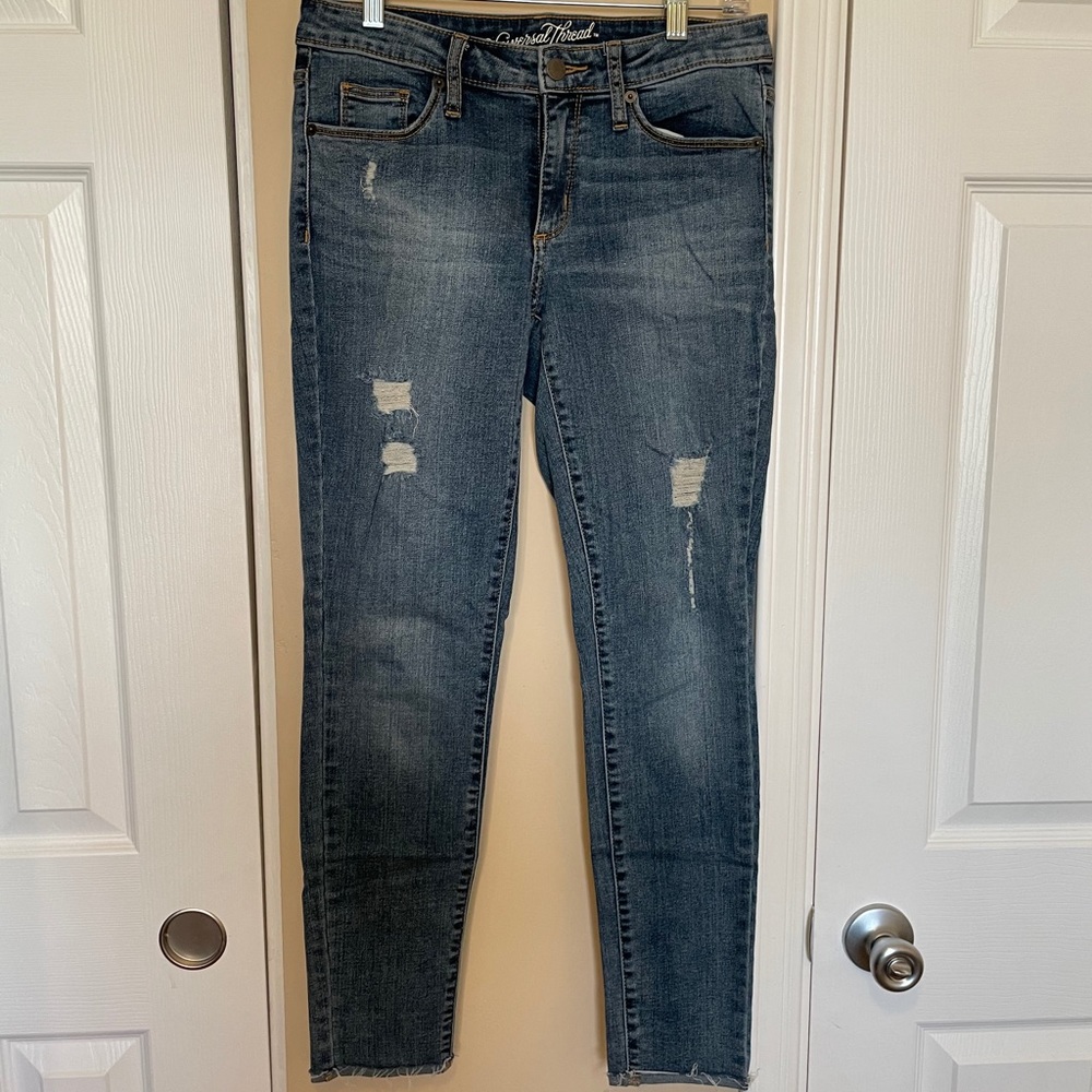 Universal Thread Distressed Jeggings